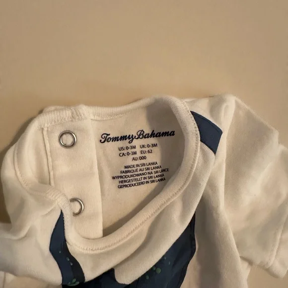 Tommy Bahama Set 0-3M - Picture 3 of 3